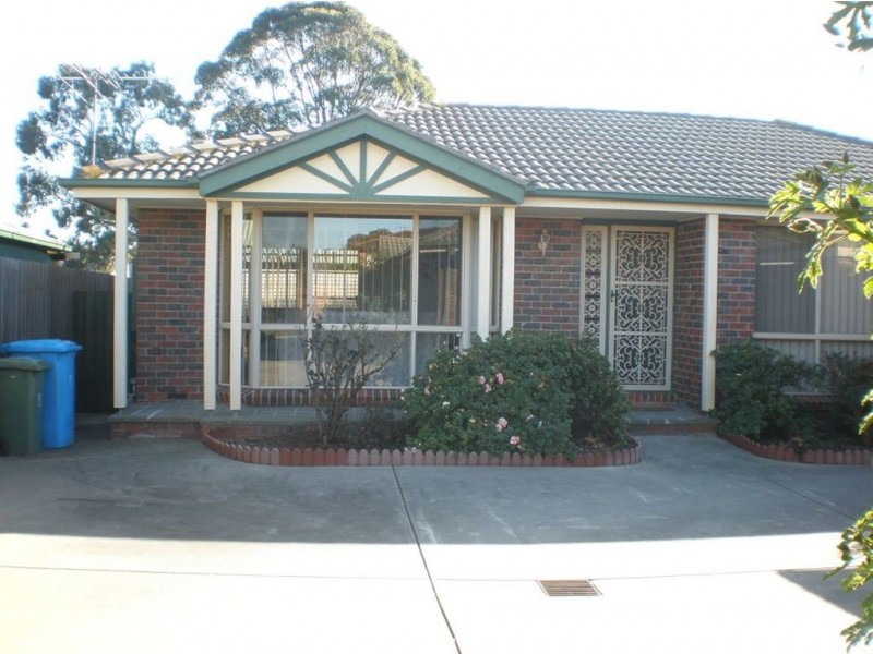 2/3 Brumby Court, Cranbourne VIC 3977
