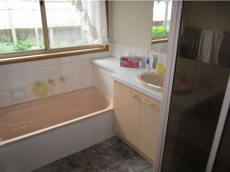 2/3 Brumby Court, Cranbourne VIC 3977