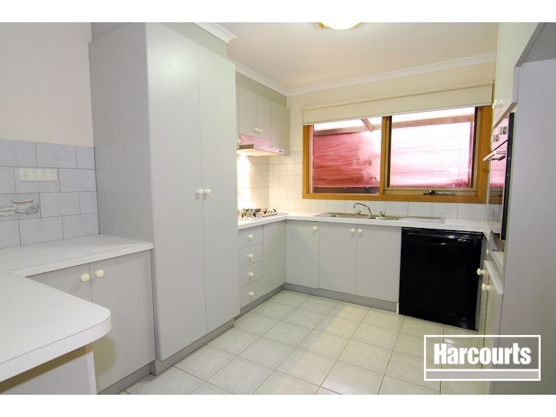 34 Frances Crescent, Cranbourne North VIC 3977