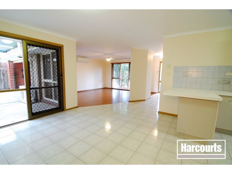 34 Frances Crescent, Cranbourne North VIC 3977