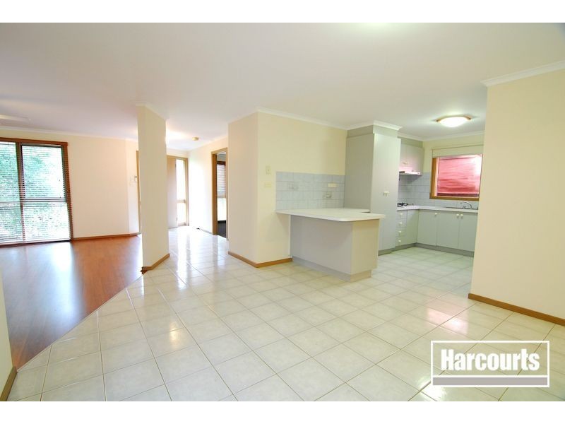 34 Frances Crescent, Cranbourne North VIC 3977