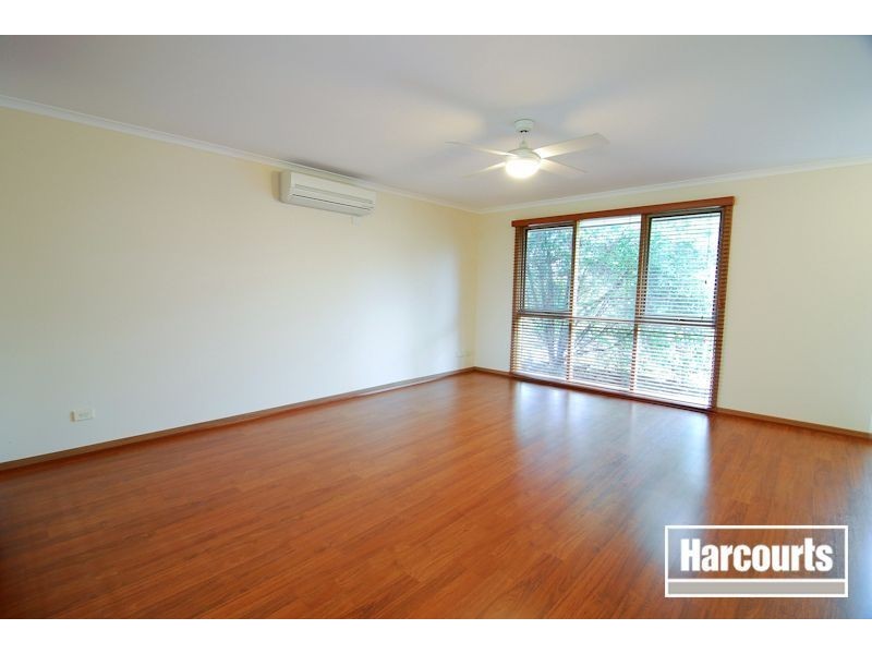 34 Frances Crescent, Cranbourne North VIC 3977