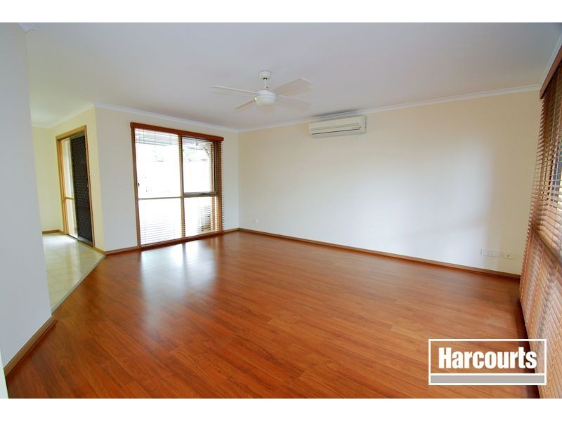 34 Frances Crescent, Cranbourne North VIC 3977