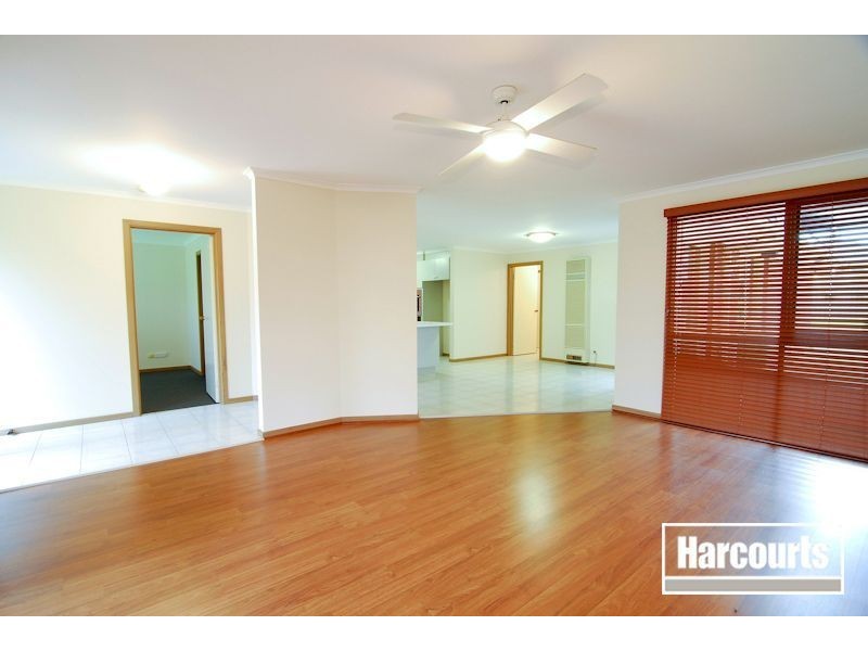 34 Frances Crescent, Cranbourne North VIC 3977