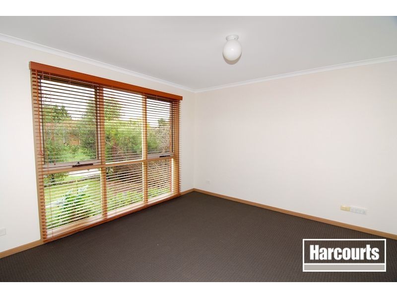 34 Frances Crescent, Cranbourne North VIC 3977