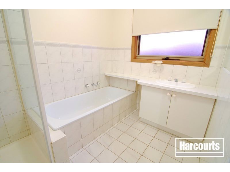 34 Frances Crescent, Cranbourne North VIC 3977