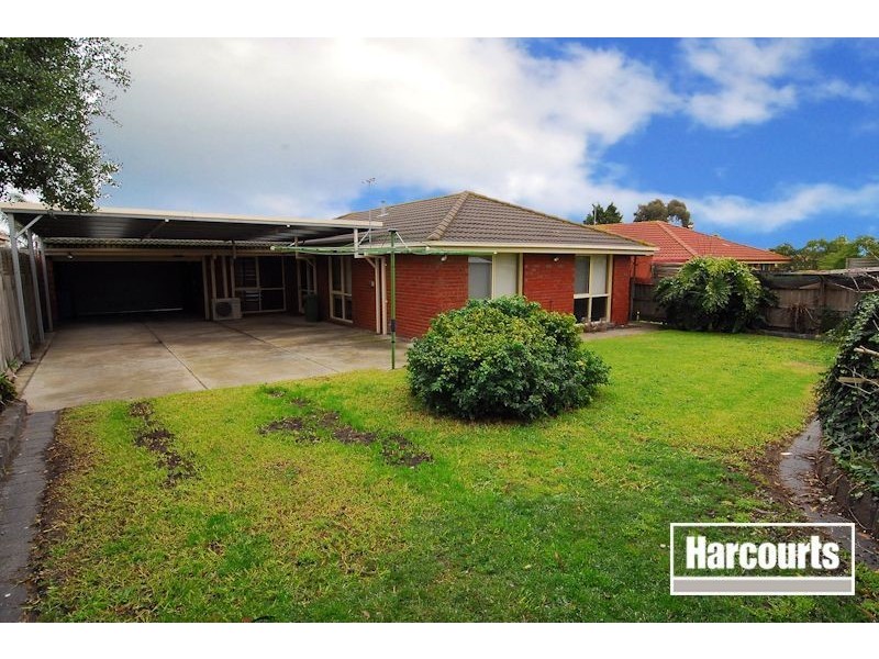 34 Frances Crescent, Cranbourne North VIC 3977