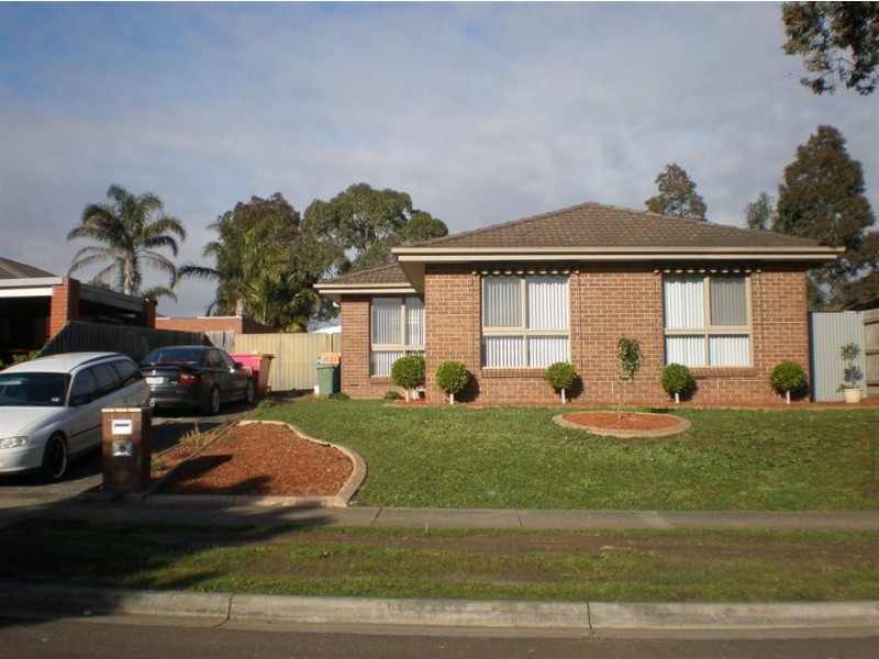 12 Ravens Thorpe Crescent, Narre Warren VIC 3805