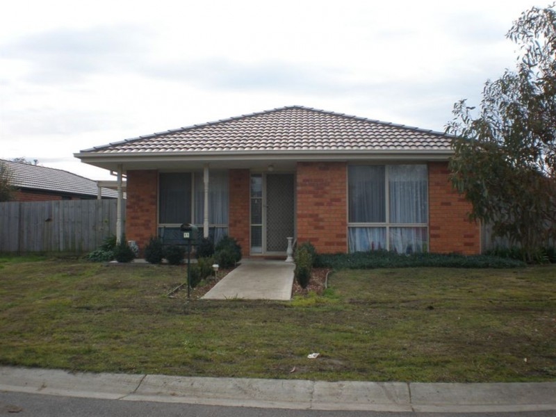 11 Fishburn Place, Cranbourne VIC 3977
