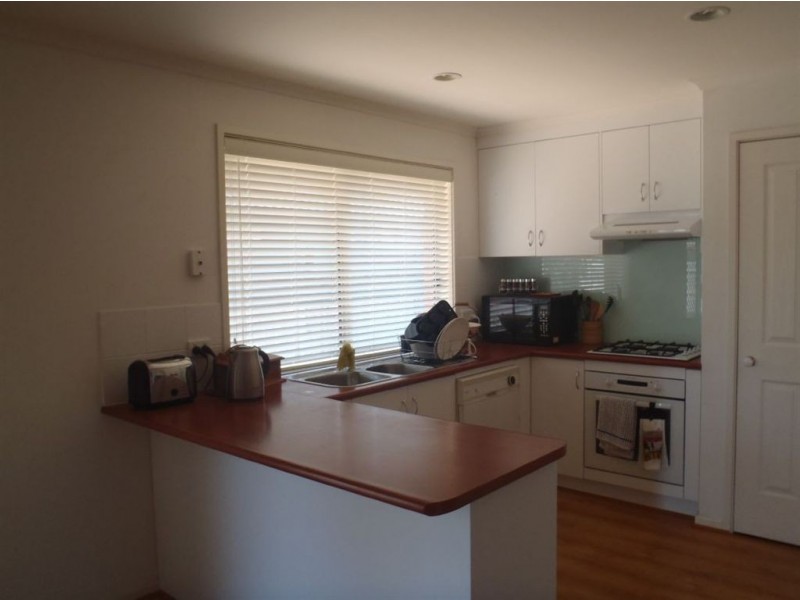 11 Fishburn Place, Cranbourne VIC 3977