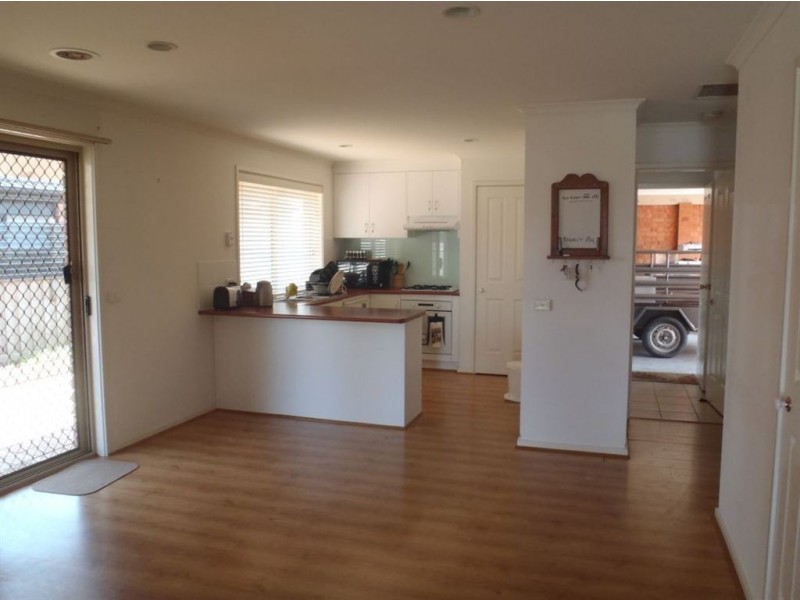 11 Fishburn Place, Cranbourne VIC 3977