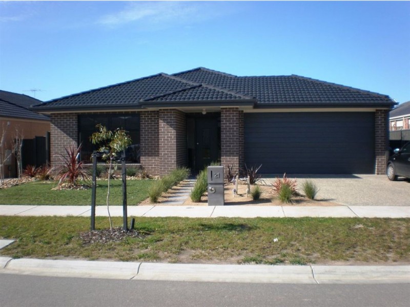21 Perry Circuit, Cranbourne North VIC 3977