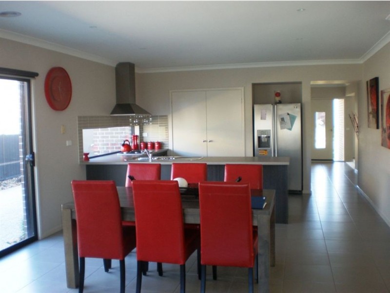 21 Perry Circuit, Cranbourne North VIC 3977