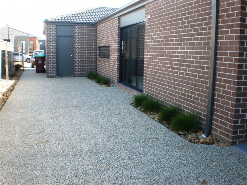 21 Perry Circuit, Cranbourne North VIC 3977