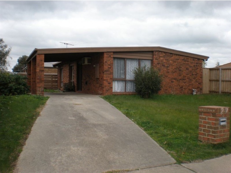 27 Kingston Avenue, Pakenham VIC 3810