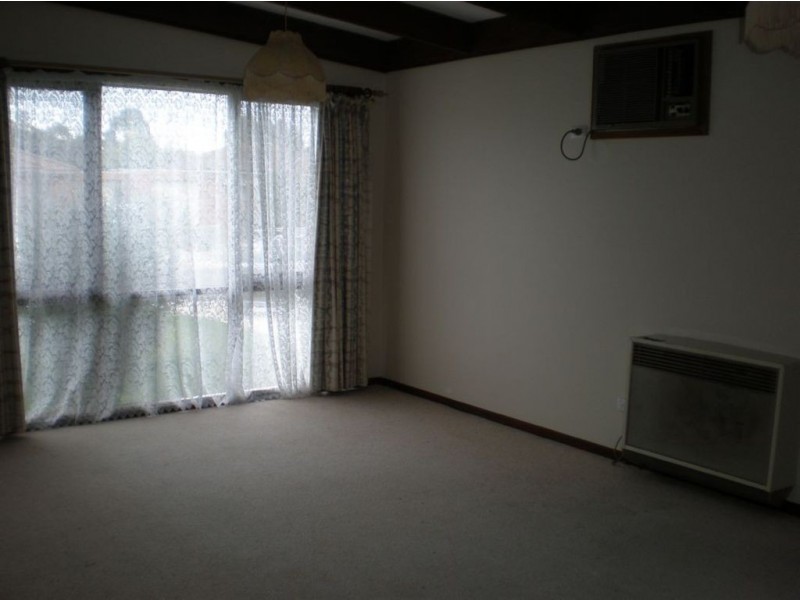 27 Kingston Avenue, Pakenham VIC 3810