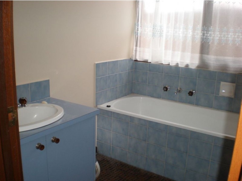 27 Kingston Avenue, Pakenham VIC 3810