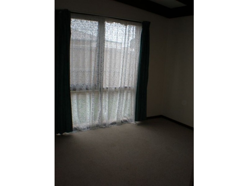 27 Kingston Avenue, Pakenham VIC 3810