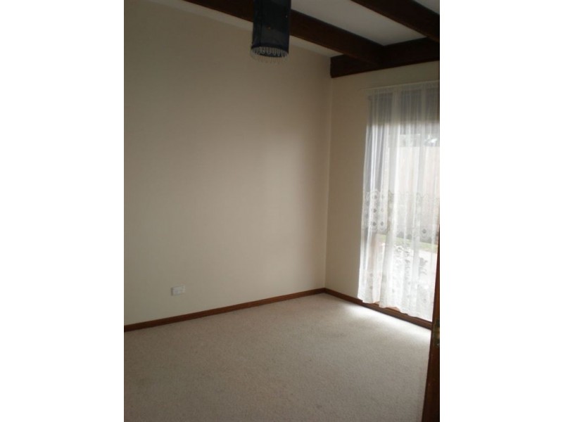 27 Kingston Avenue, Pakenham VIC 3810