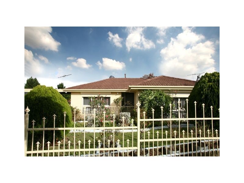 5 Strong Drive, Hampton Park VIC 3976