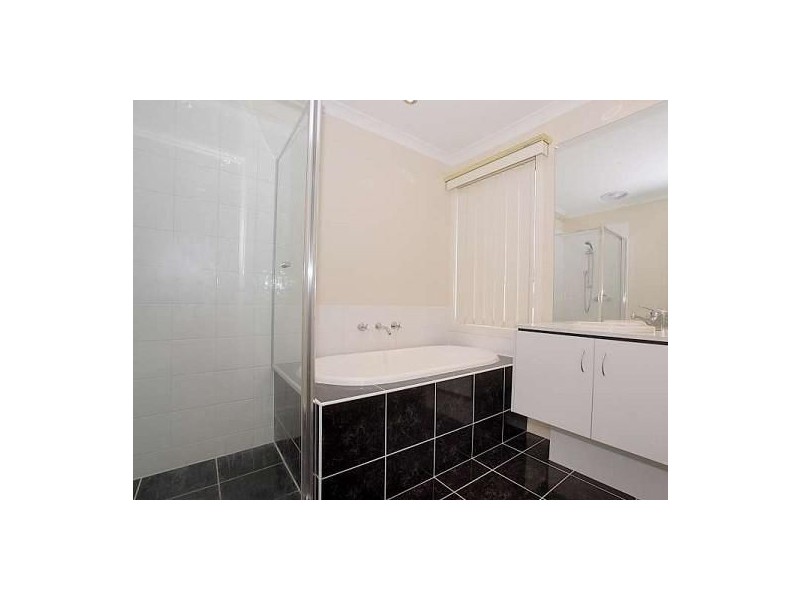 23 Baddeley Circuit, Cranbourne North VIC 3977