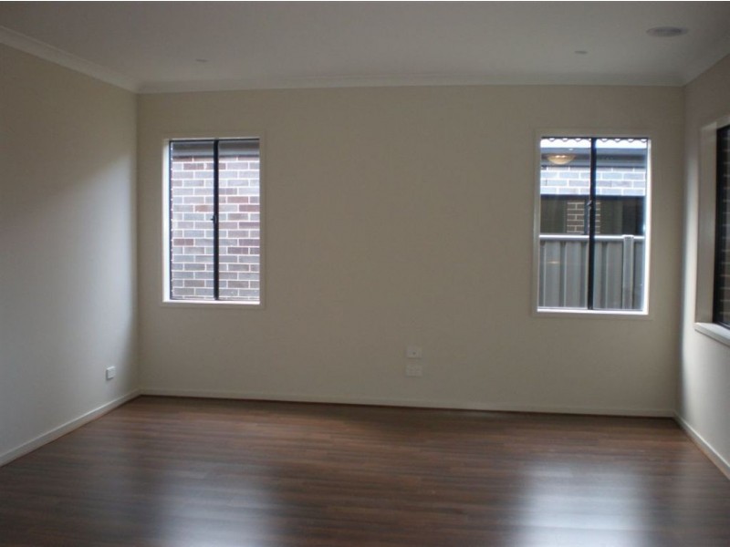 12 Peregrine Street, Cranbourne North VIC 3977