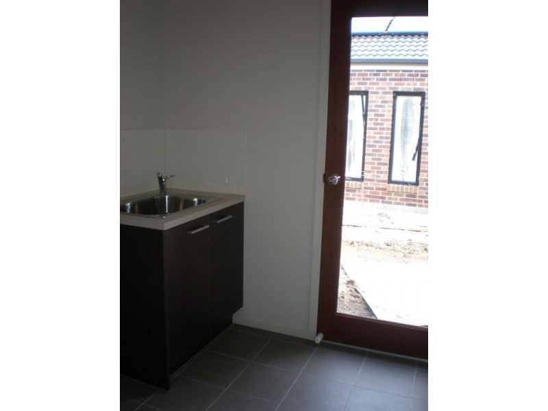 12 Peregrine Street, Cranbourne North VIC 3977