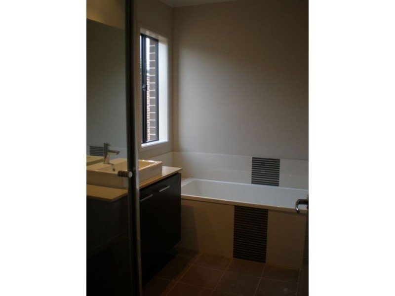 12 Peregrine Street, Cranbourne North VIC 3977