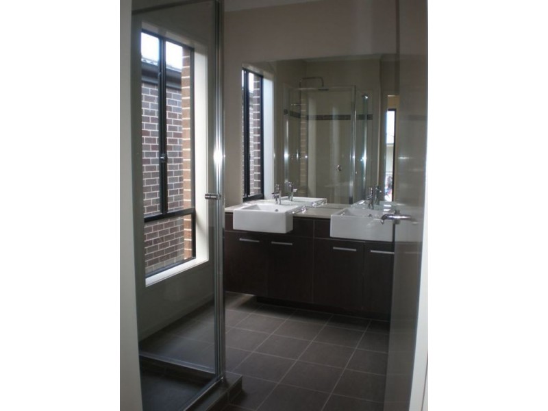 12 Peregrine Street, Cranbourne North VIC 3977