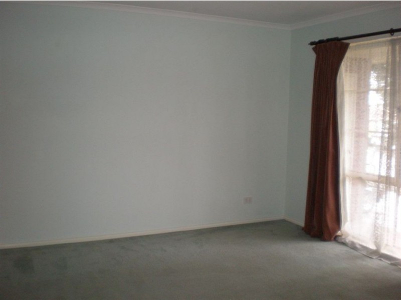 10 Sanctuary Rise, Narre Warren VIC 3805