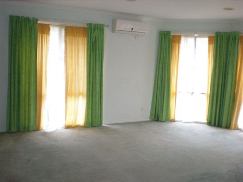 10 Sanctuary Rise, Narre Warren VIC 3805