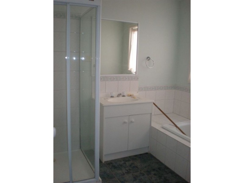 10 Sanctuary Rise, Narre Warren VIC 3805