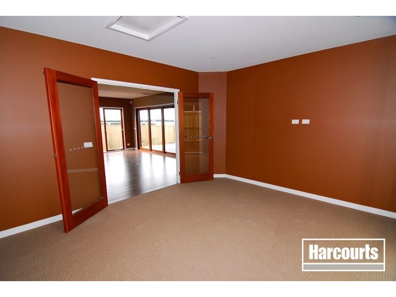 1028 Nature Circuit, Cranbourne North VIC 3977