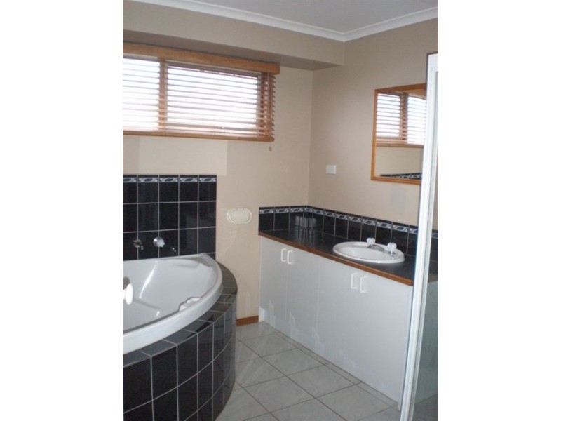21 Janson Close, Narre Warren South VIC 3805