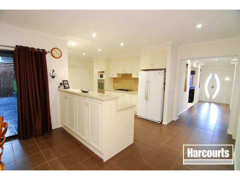 36 Bronson Circuit, Cranbourne North VIC 3977