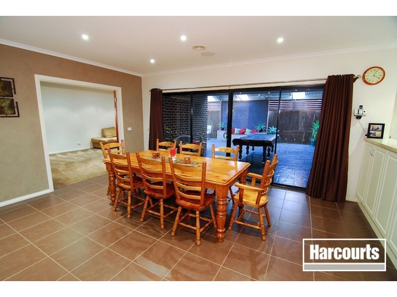 36 Bronson Circuit, Cranbourne North VIC 3977