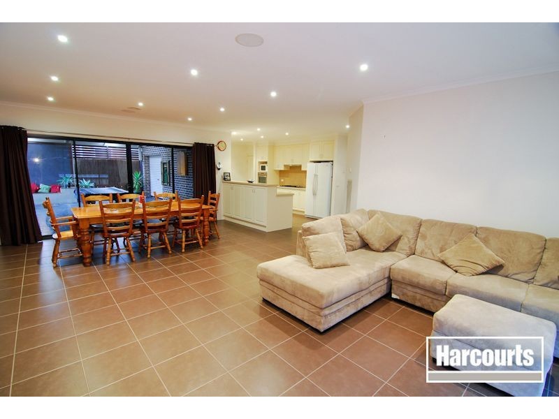 36 Bronson Circuit, Cranbourne North VIC 3977