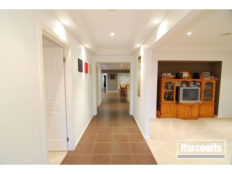 36 Bronson Circuit, Cranbourne North VIC 3977