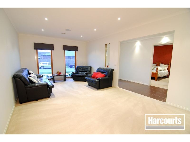 36 Bronson Circuit, Cranbourne North VIC 3977