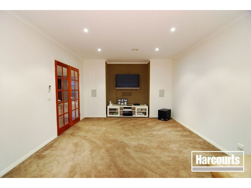 36 Bronson Circuit, Cranbourne North VIC 3977