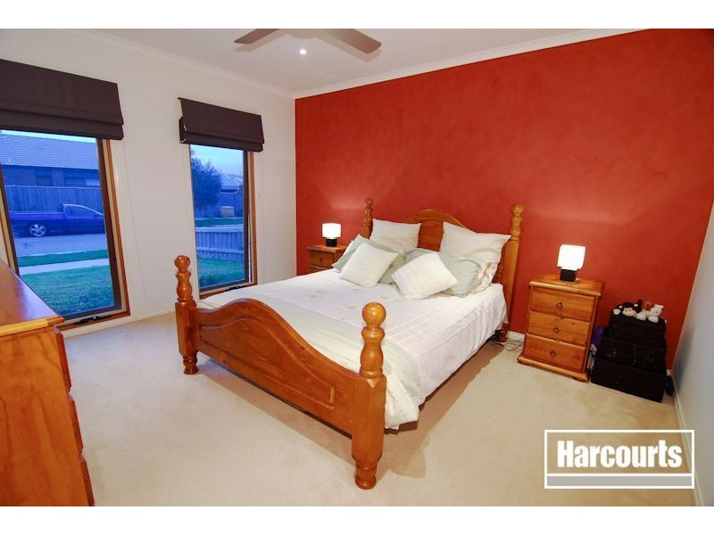 36 Bronson Circuit, Cranbourne North VIC 3977