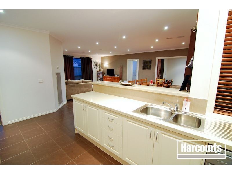 36 Bronson Circuit, Cranbourne North VIC 3977