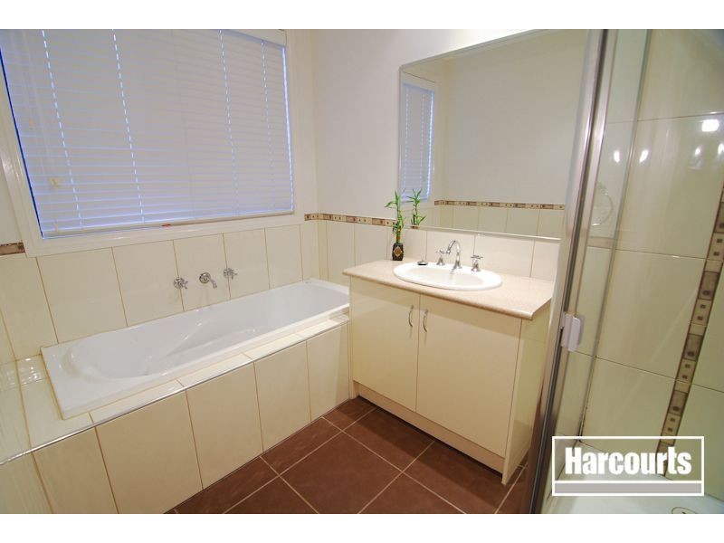 36 Bronson Circuit, Cranbourne North VIC 3977