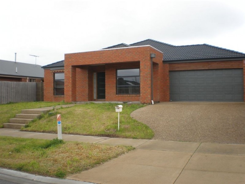 17 Tenterfield Drive, Narre Warren South VIC 3805