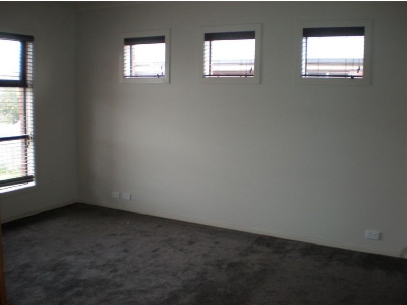 17 Tenterfield Drive, Narre Warren South VIC 3805