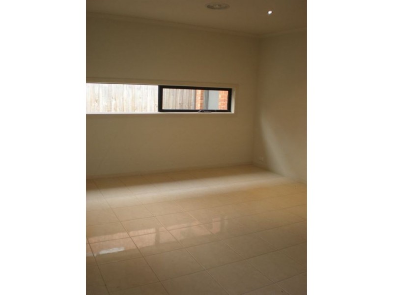 17 Tenterfield Drive, Narre Warren South VIC 3805