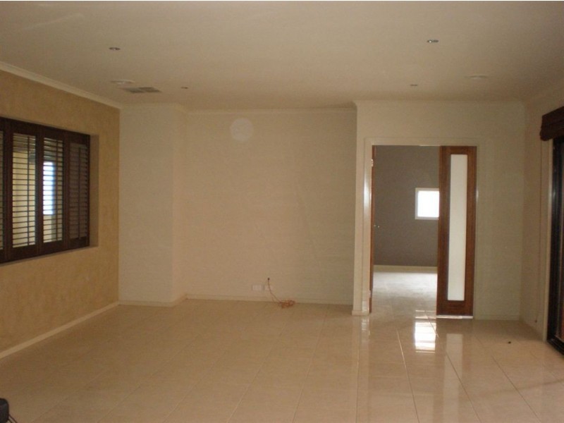 17 Tenterfield Drive, Narre Warren South VIC 3805