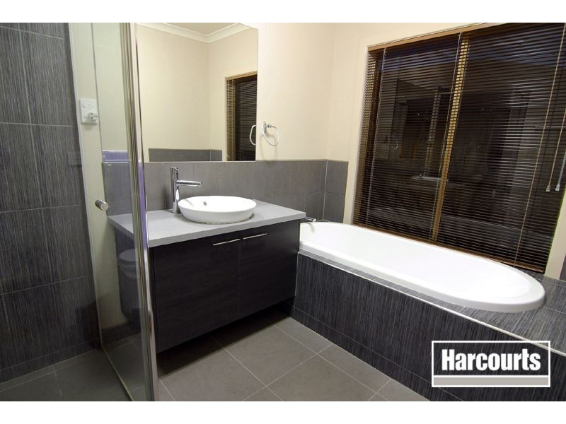 34 Vert Avenue, Narre Warren South VIC 3805