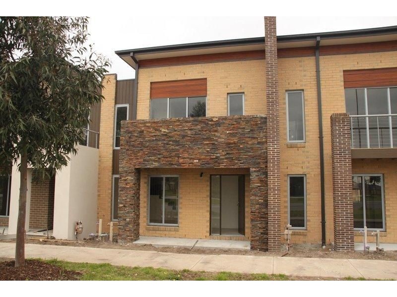 74 Mannavue Boulevard, Cranbourne North VIC 3977