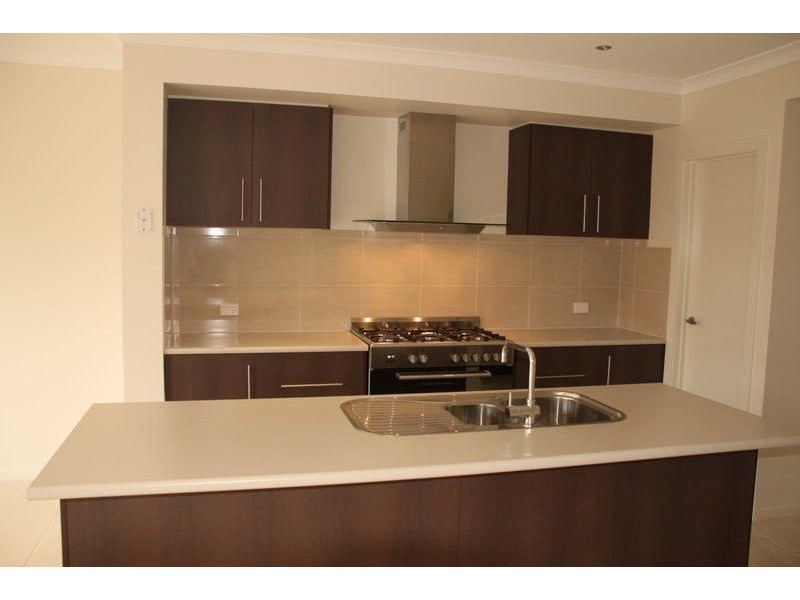 74 Mannavue Boulevard, Cranbourne North VIC 3977